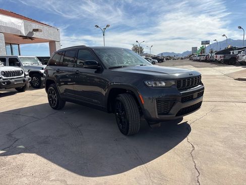 New 2026 Jeep Grand Cherokee Altitude AWD/4WD image 3