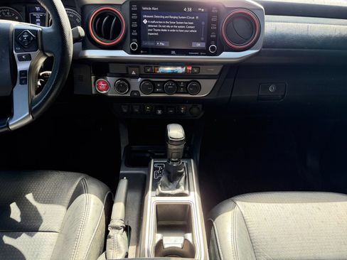 Used 2022 Toyota Tacoma Limited AWD/4WD image 11