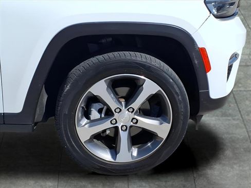 Used 2023 Jeep Grand Cherokee Limited image 10