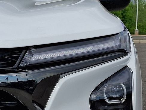 Used 2025 Chevrolet Trax RS w/ Sunroof Package FWD image 12