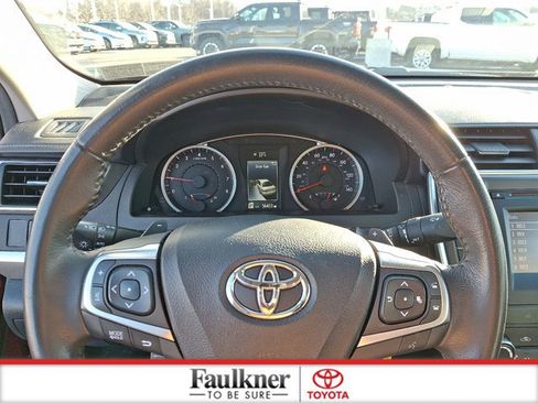 Used 2017 Toyota Camry SE image 18
