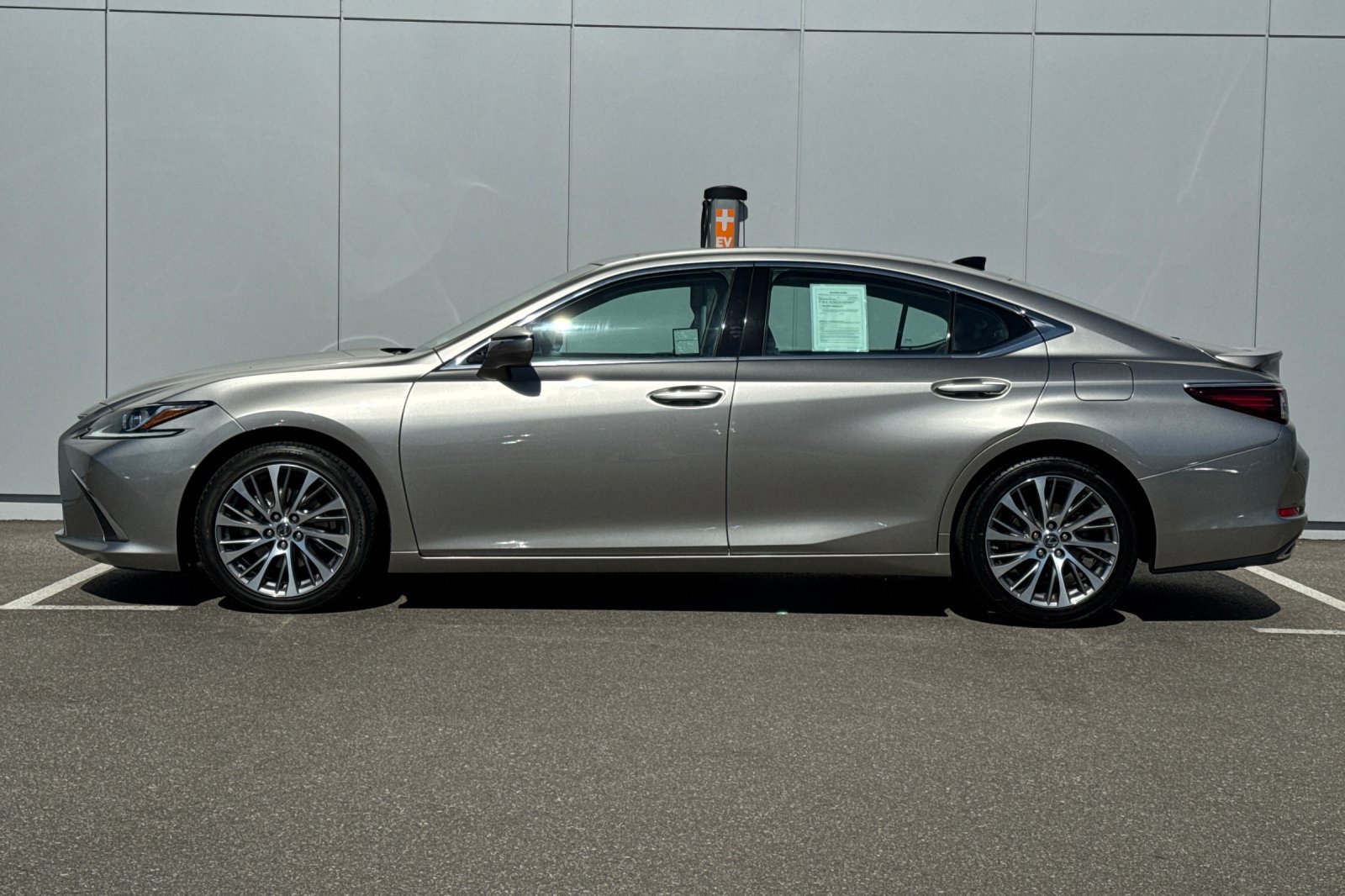Used 2021 Lexus ES 350 w/ Premium Package FWD image 2
