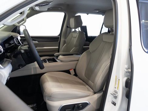 Used 2023 Jeep Wagoneer Series III w/ Rear Seat Video Group 1 image 23