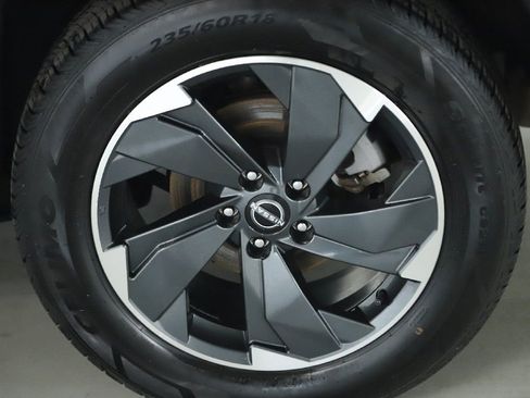 Used 2024 Nissan Rogue SV image 39