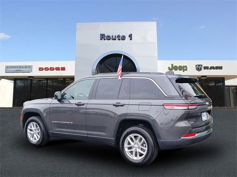 Used 2025 Jeep Grand Cherokee Laredo X image 5