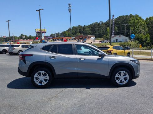 Used 2024 Chevrolet Trax LS w/ Driver Confidence Package FWD image 4