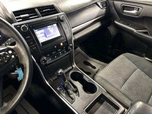 Used 2017 Toyota Camry LE FWD image 33