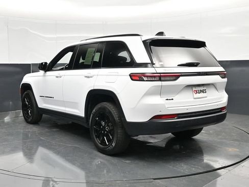 Used 2025 Jeep Grand Cherokee Altitude AWD/4WD image 11