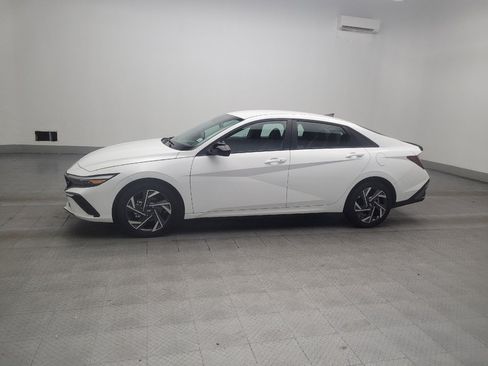 Used 2025 Hyundai Elantra Sport FWD image 2