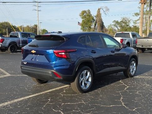 Used 2024 Chevrolet Trax LS w/ LS Convenience Package image 7