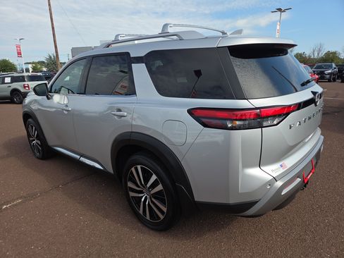 Used 2023 Nissan Pathfinder Platinum image 5