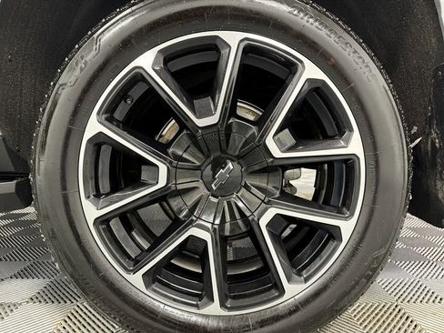 Used 2024 Chevrolet Suburban RST w/ Luxury Package image 39