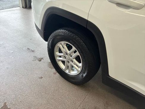 Certified 2023 Jeep Grand Cherokee Laredo w/ Luxury Tech Group I AWD/4WD image 40
