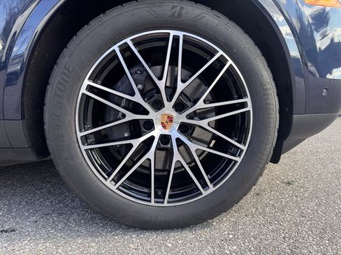 Certified 2025 Porsche Cayenne Coupe image 13