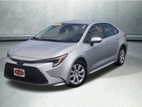 Used 2024 Toyota Corolla LE FWD image 17