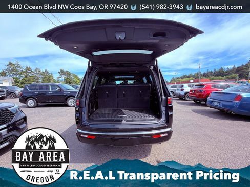 Used 2025 Jeep Wagoneer Series III w/ Premium Group I AWD/4WD image 7