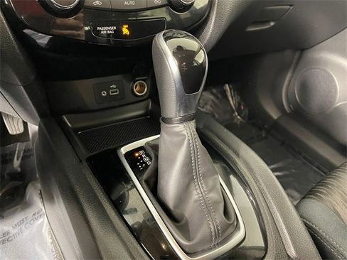 Used 2019 Nissan Rogue SV image 9