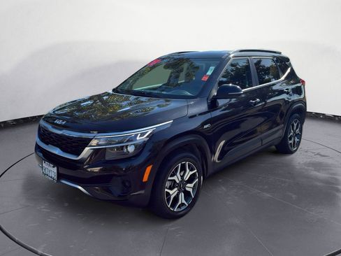 Used 2023 Kia Seltos EX AWD/4WD image 3