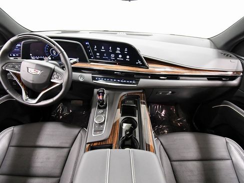 Used 2024 Cadillac Escalade Premium Luxury w/ Performance Package image 3