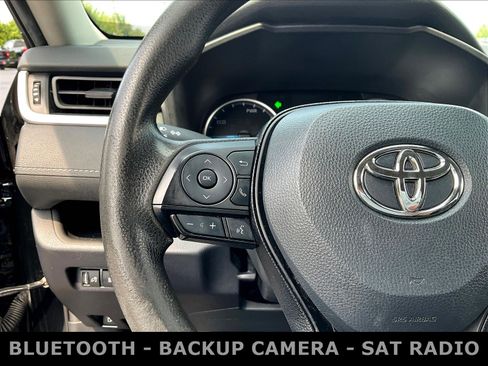 Used 2020 Toyota RAV4 LE AWD/4WD image 11