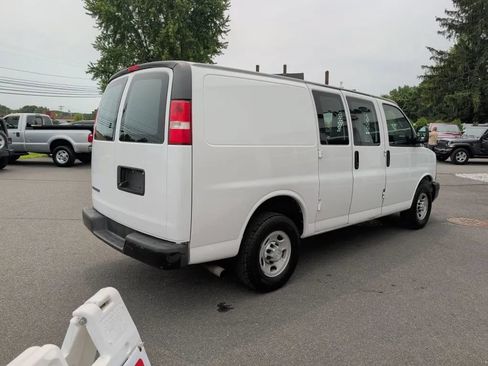 Used 2016 Chevrolet Express 2500 RWD image 12