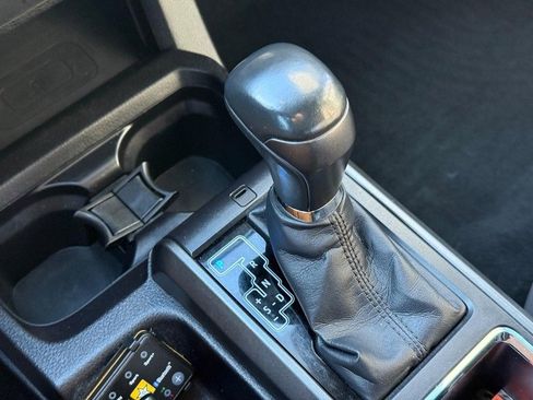 Used 2016 Toyota Tacoma TRD Sport image 26