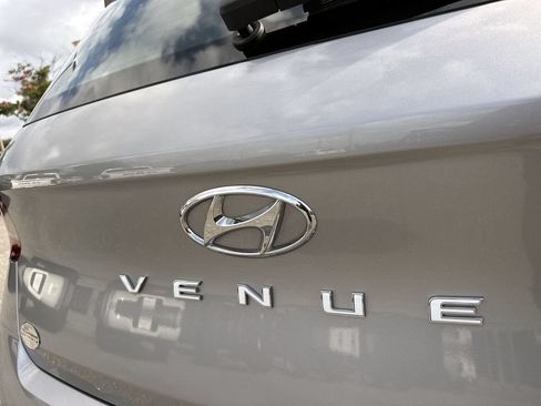 Used 2025 Hyundai Venue SEL FWD image 5