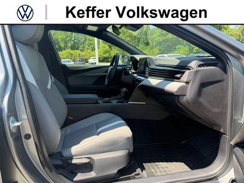Used 2025 Toyota Camry SE FWD image 29