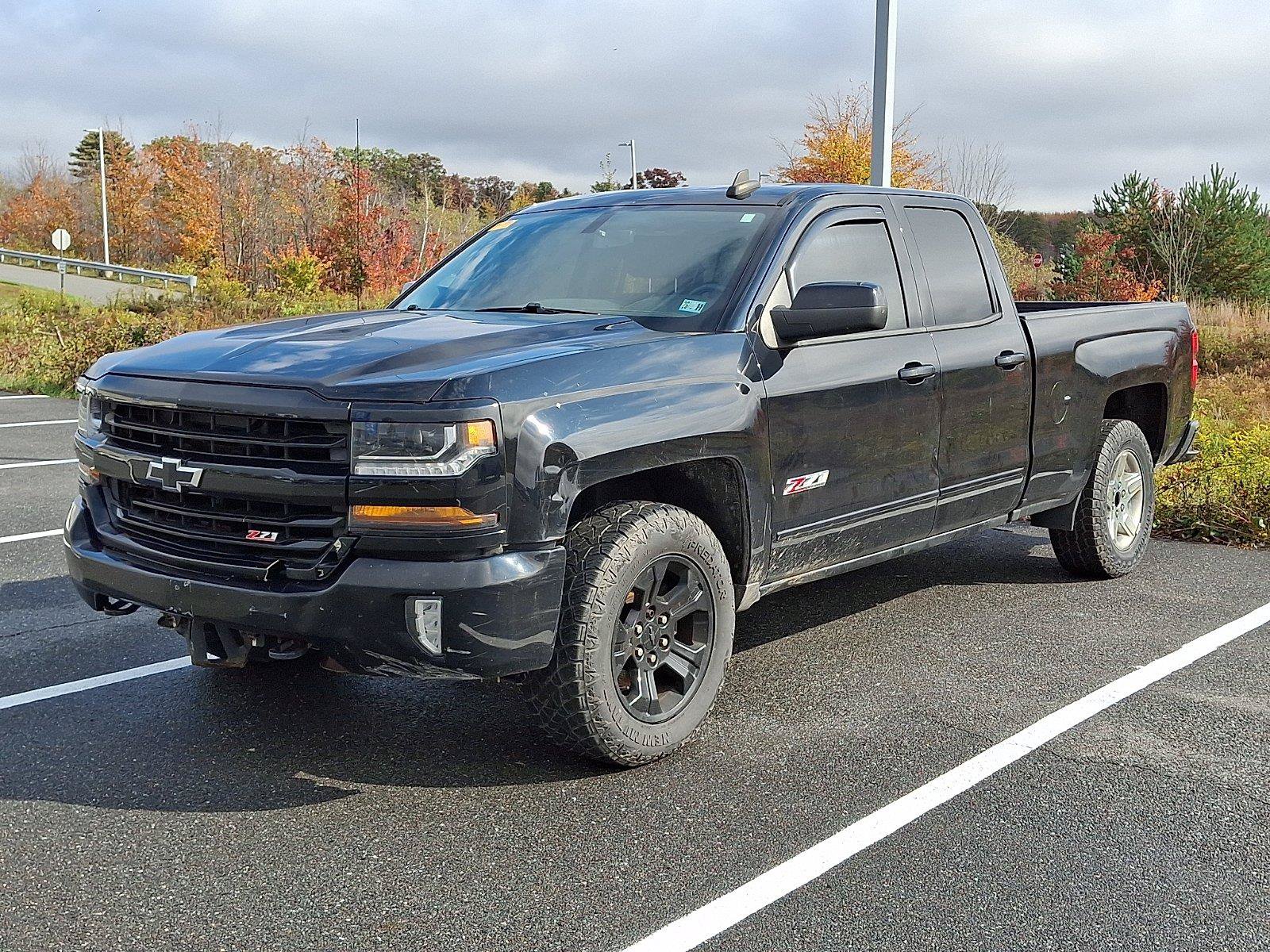 Used 2017 Chevrolet Silverado 1500 LT w/ Midnight Edition AWD/4WD image 3