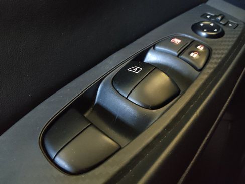Used 2025 Nissan Sentra SV FWD image 27