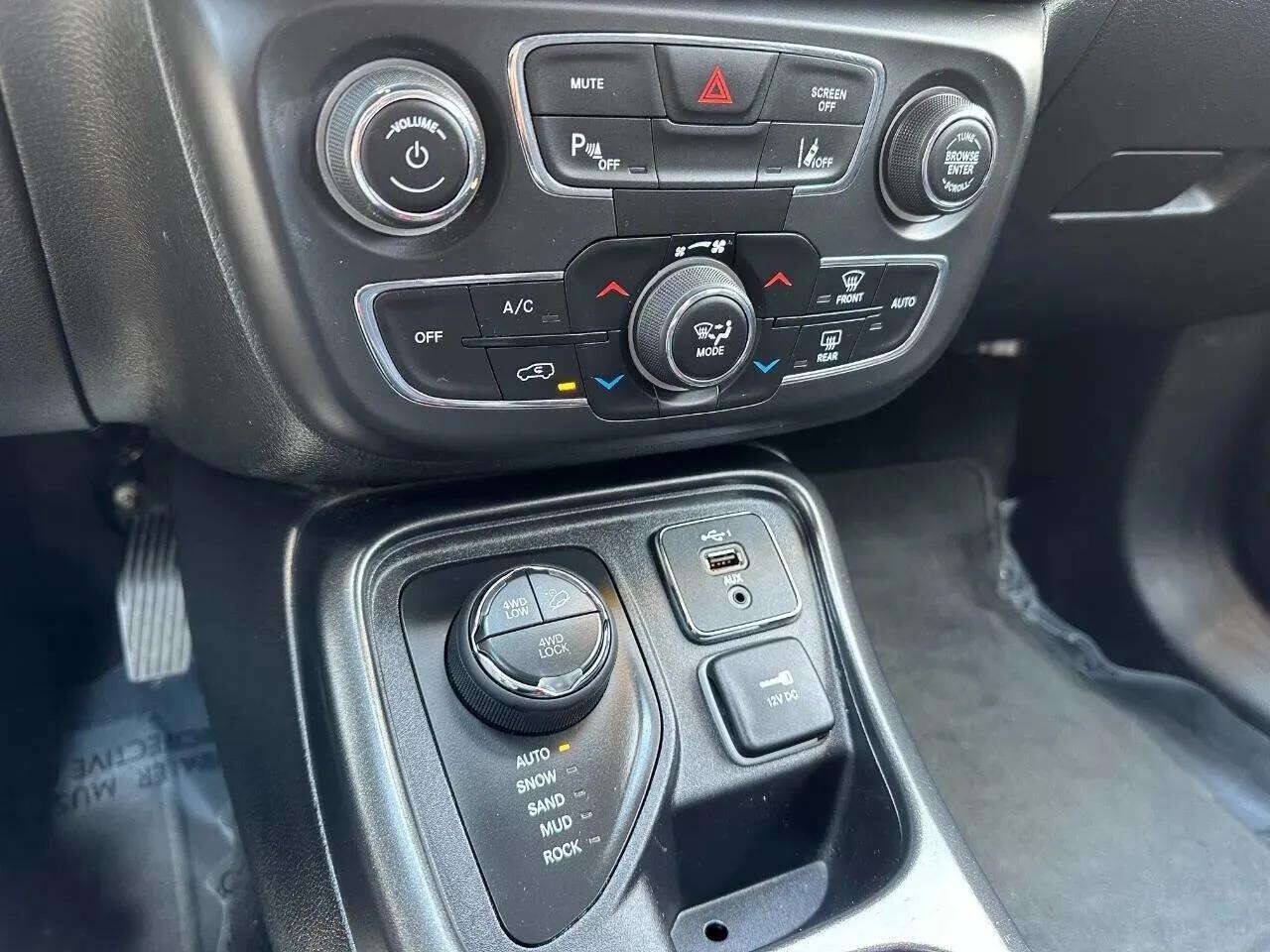 Used 2021 Jeep Compass Trailhawk AWD/4WD image 9