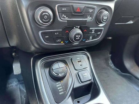 Used 2021 Jeep Compass Trailhawk AWD/4WD image 9