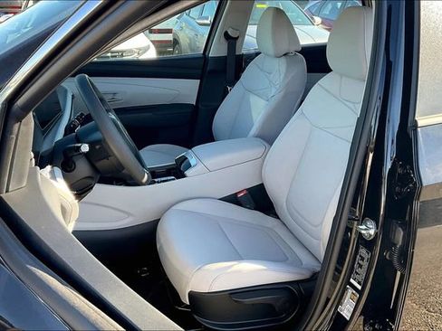 Used 2025 Hyundai Tucson SE image 9