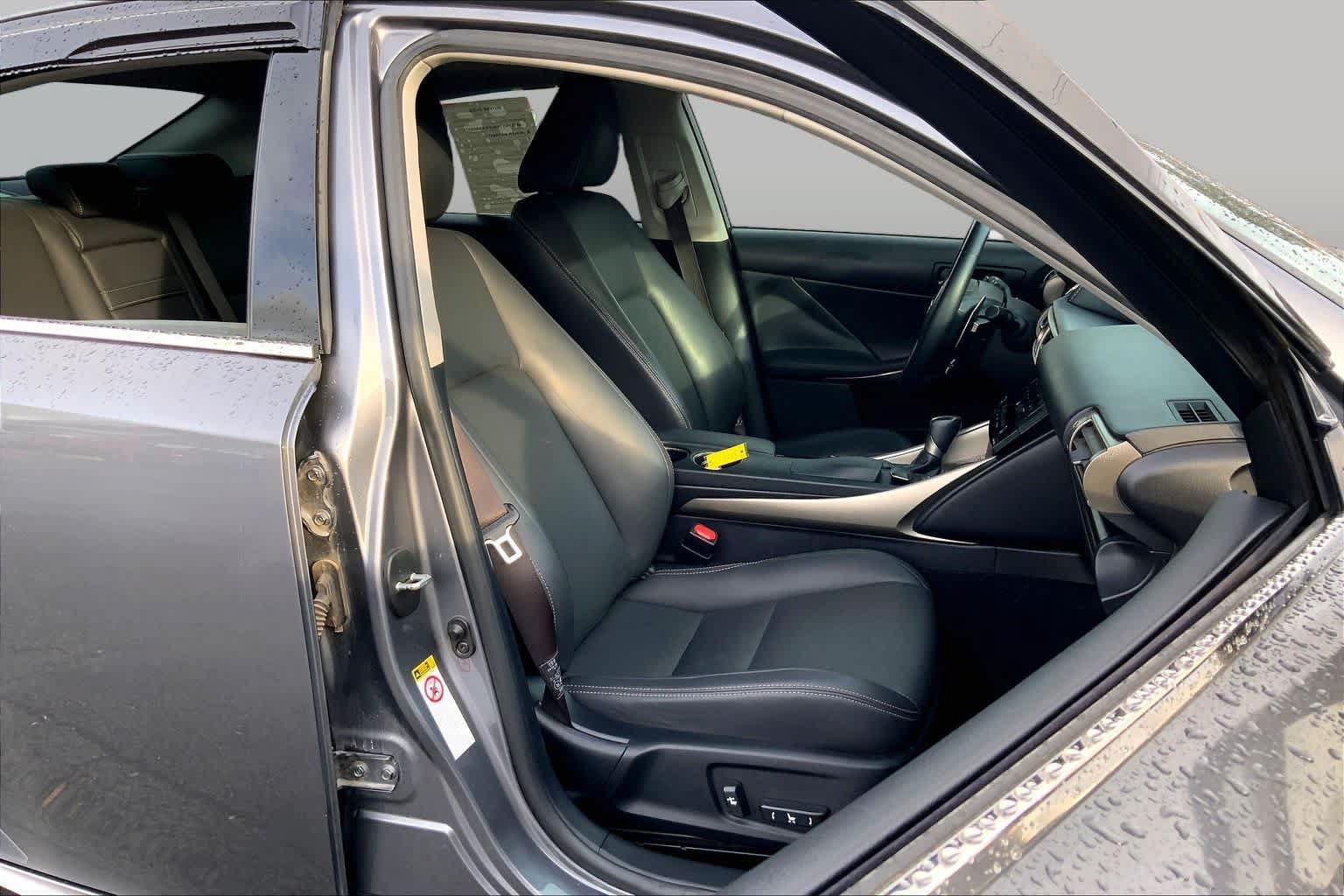 Used 2014 Lexus IS 250 w/ Navigation Package RWD image 9