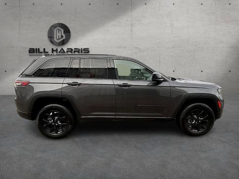 New 2026 Jeep Grand Cherokee Altitude image 4