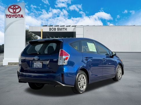 Used 2017 Toyota Prius V Three image 6