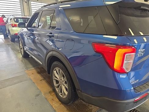 Used 2021 Ford Explorer XLT w/ Equipment Group 202A AWD/4WD image 5