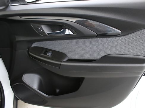 Used 2023 Chevrolet TrailBlazer LT w/ Convenience Package image 32