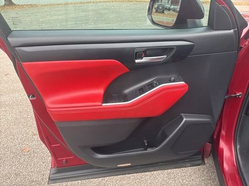 Used 2022 Toyota Highlander XSE image 16