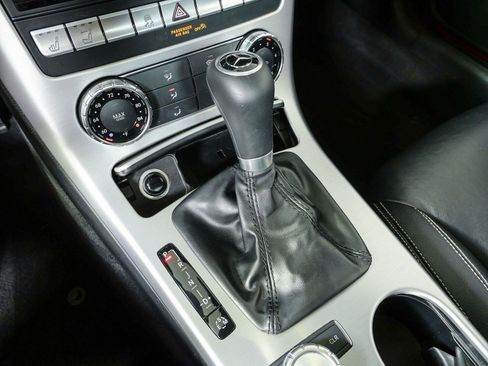 Used 2013 Mercedes-Benz SLK 250 image 17