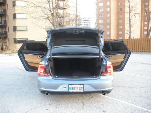 Used 2018 Volvo S90 T5 Momentum image 19