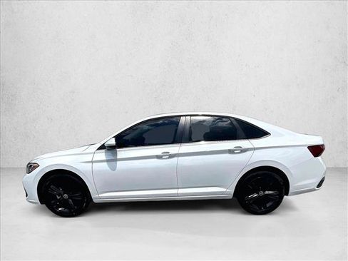 Used 2024 Volkswagen Jetta SE w/ Panoramic Sunroof Package FWD image 6