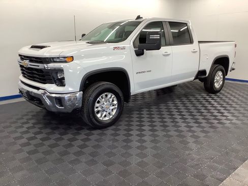 Used 2024 Chevrolet Silverado 2500 LT AWD/4WD image 1