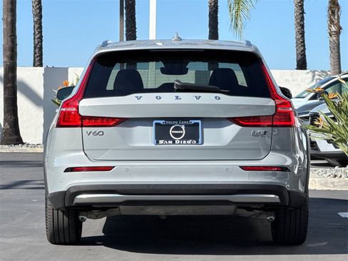 Certified 2025 Volvo V60 B5 Cross Country Plus image 4