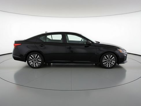 Used 2025 Nissan Altima 2.5 SV image 11