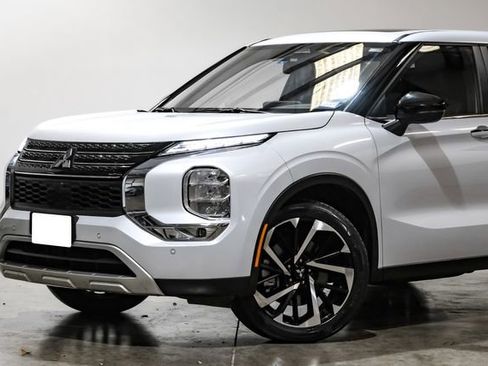 Used 2024 Mitsubishi Outlander SE image 7