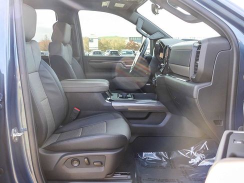 Used 2024 Chevrolet Silverado 2500 ZR2 w/ Technology Package image 16