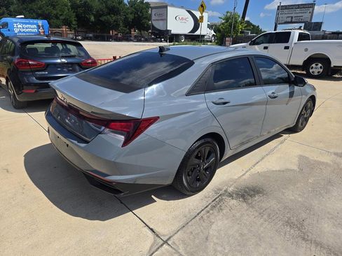 Used 2021 Hyundai Elantra SEL FWD image 8