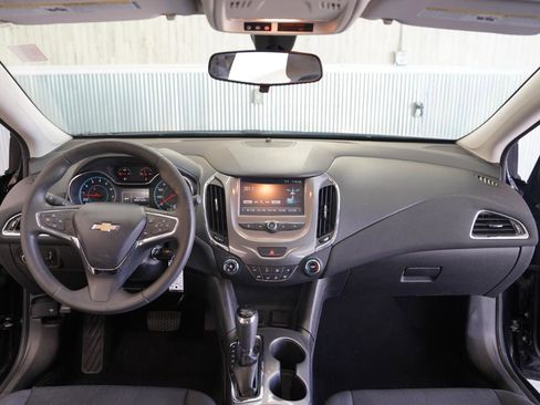 Used 2017 Chevrolet Cruze LT image 17