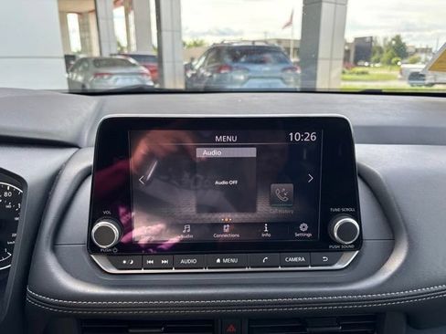 Used 2024 Nissan Rogue S FWD image 16